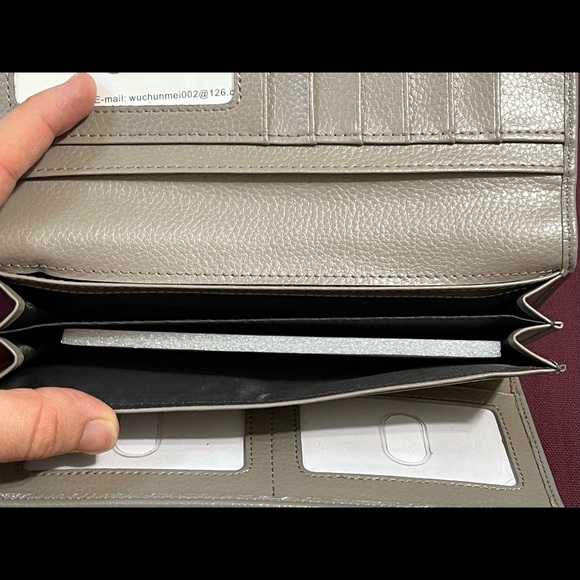 RFID Blocking Wallet - Picture 4 of 5
